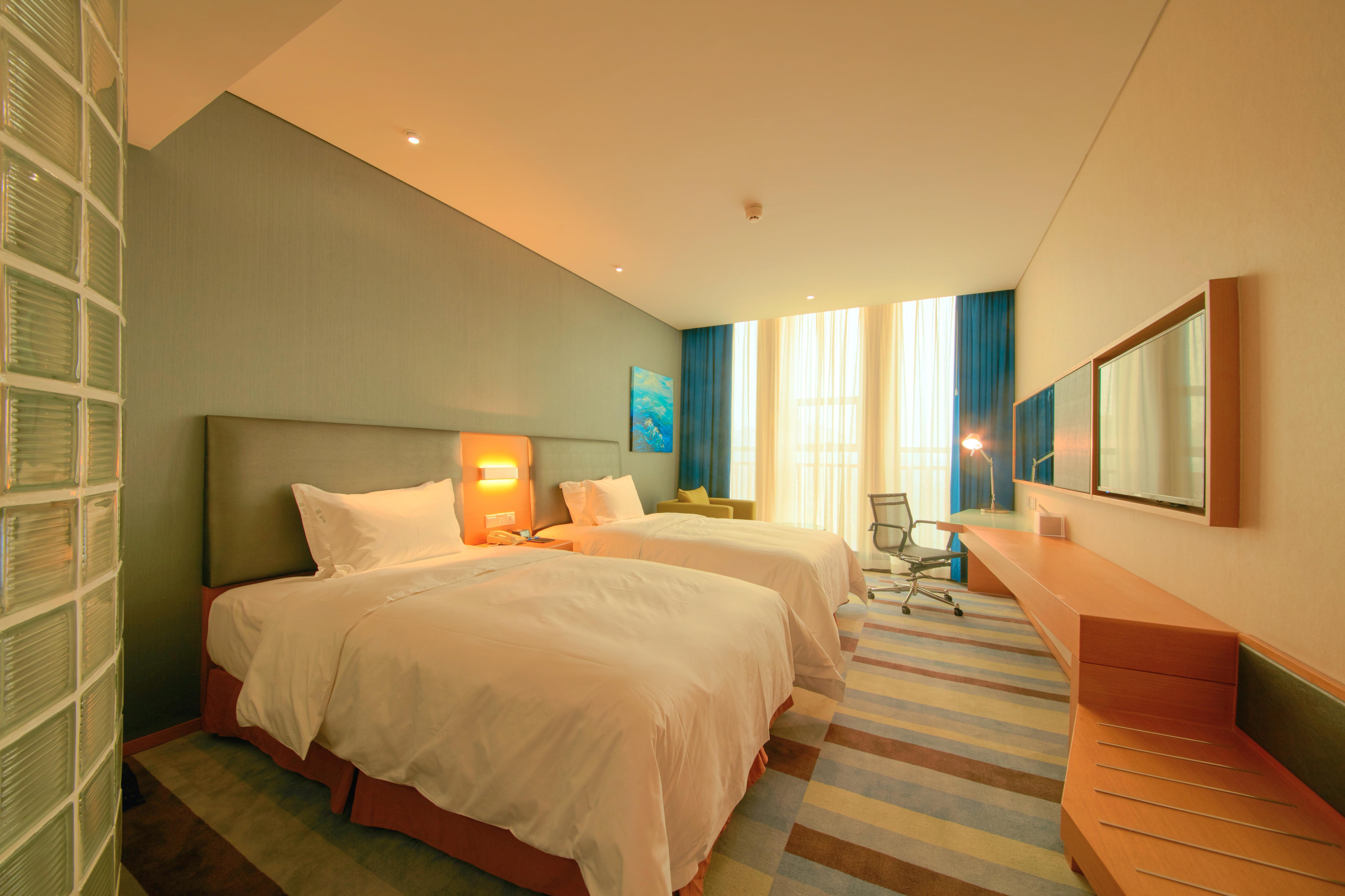 Holiday Inn Express Leshan City Square By Ihg High Speed Rail And Leshan Giant Buddha Dış mekan fotoğraf