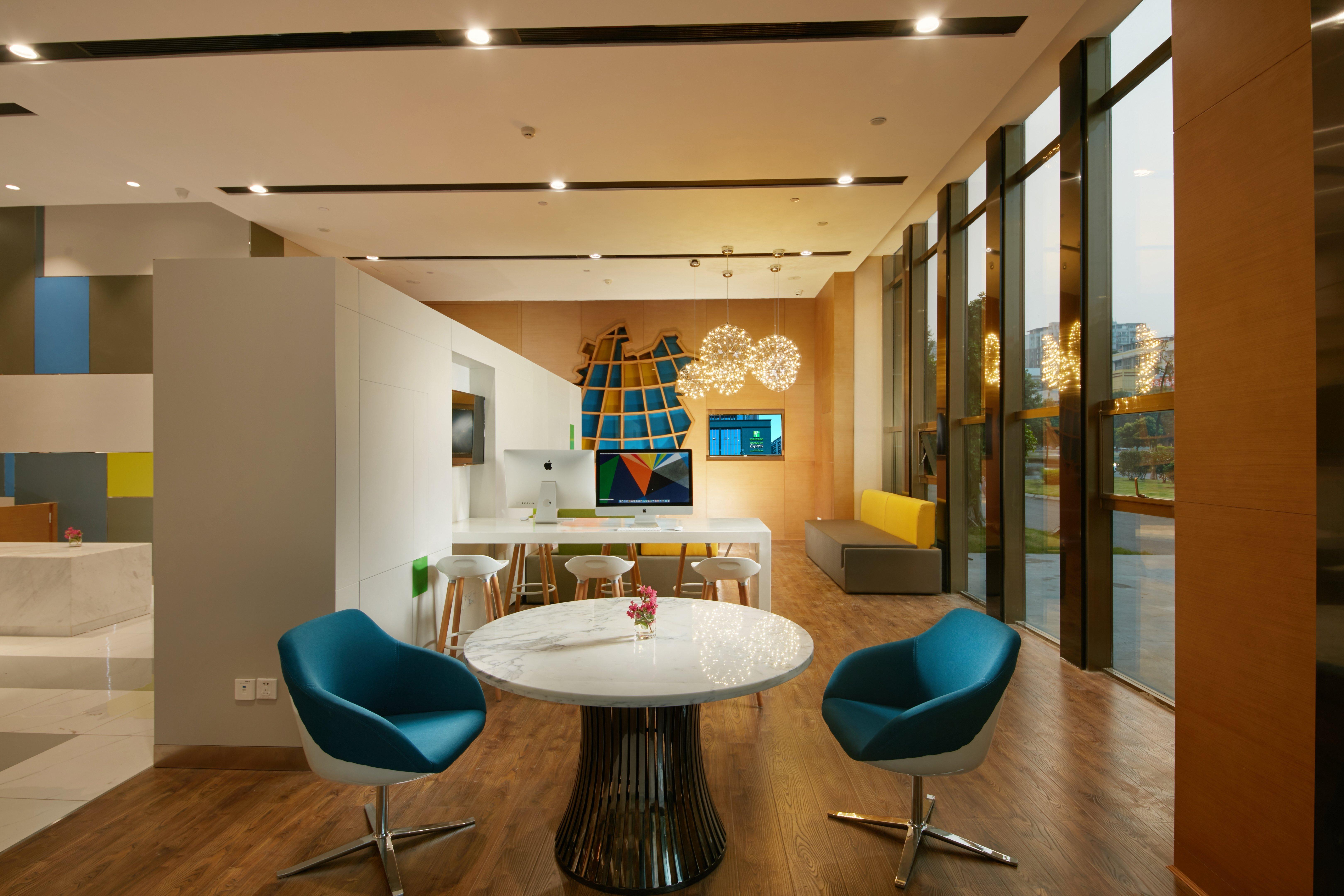 Holiday Inn Express Leshan City Square By Ihg High Speed Rail And Leshan Giant Buddha Dış mekan fotoğraf