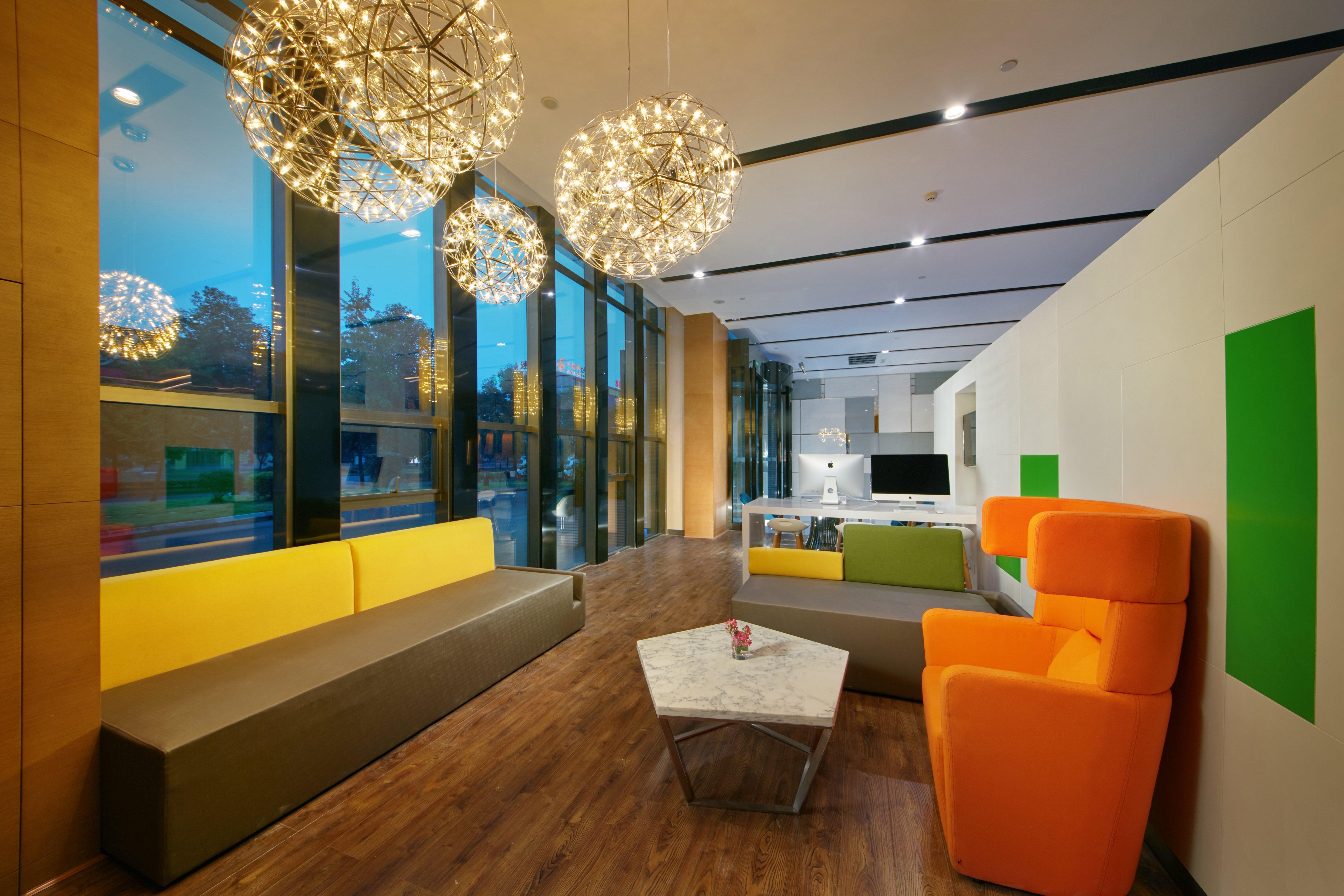 Holiday Inn Express Leshan City Square By Ihg High Speed Rail And Leshan Giant Buddha Dış mekan fotoğraf