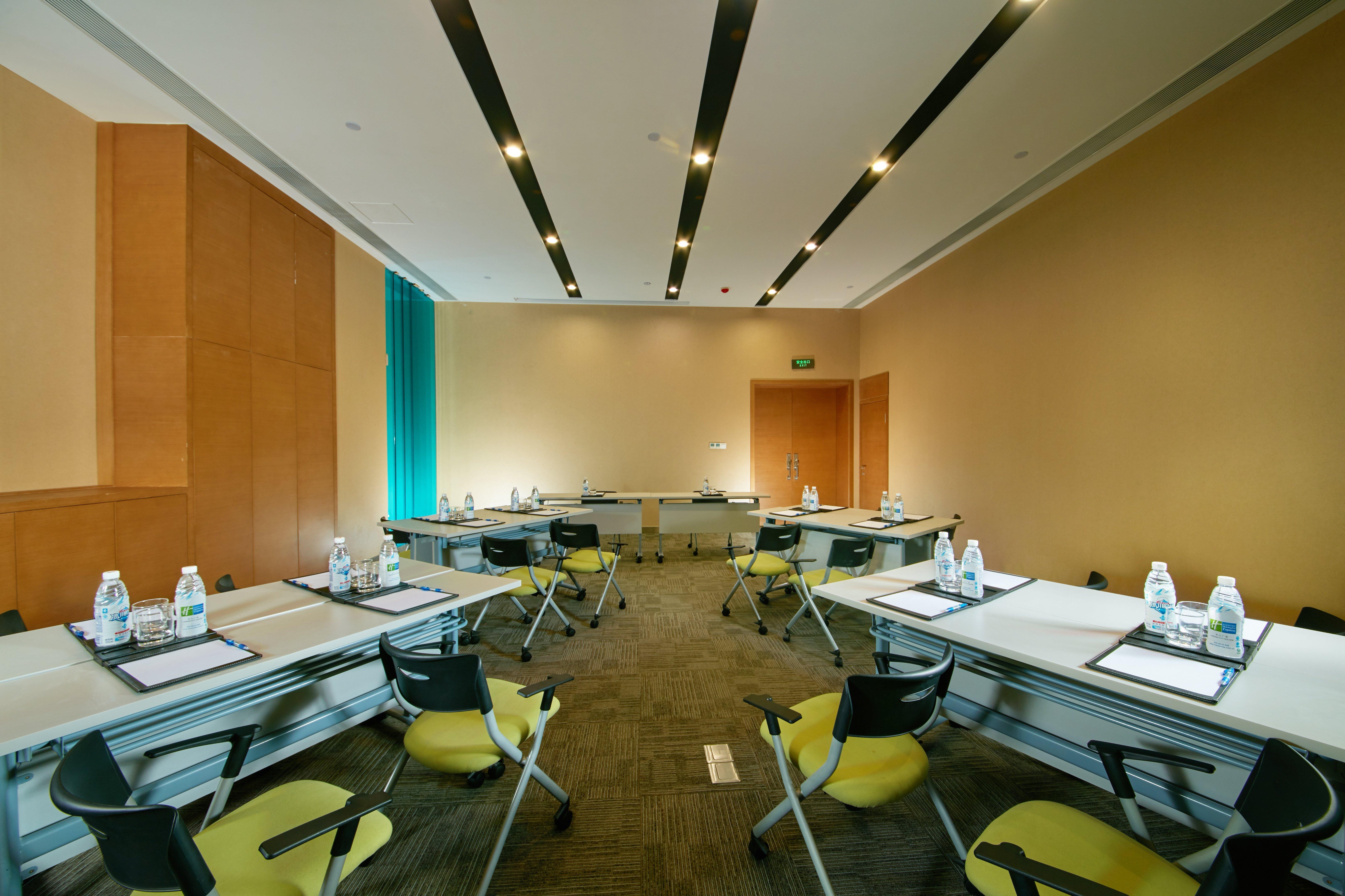 Holiday Inn Express Leshan City Square By Ihg High Speed Rail And Leshan Giant Buddha Dış mekan fotoğraf